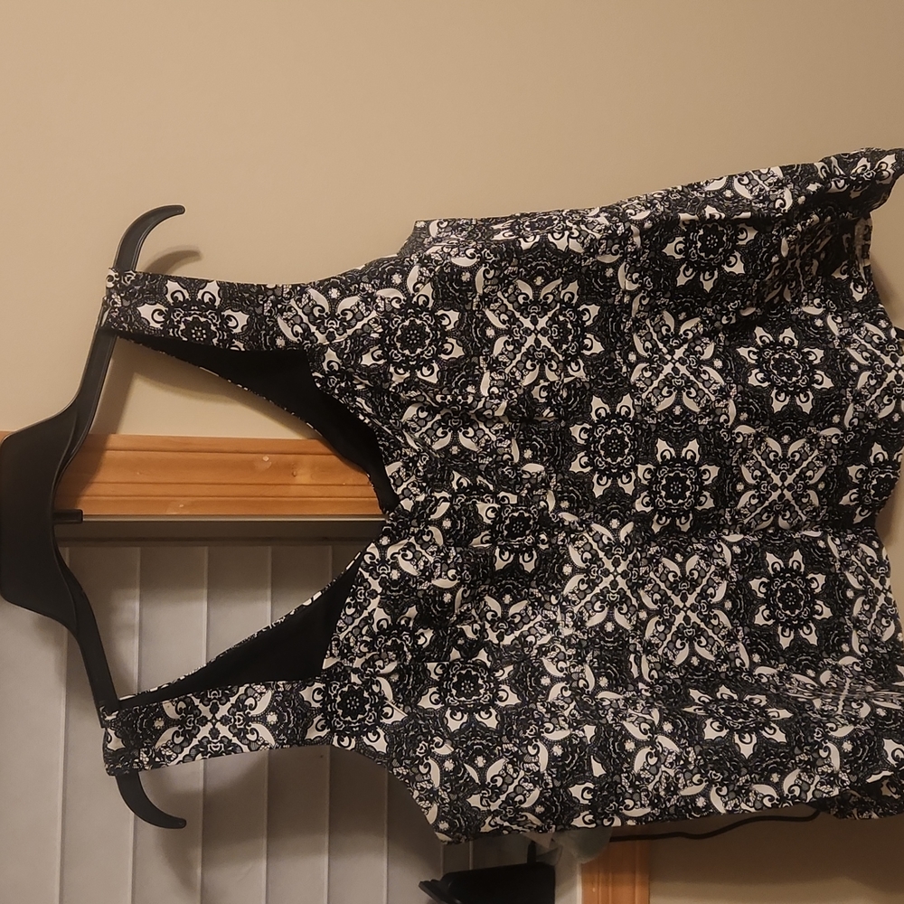 Torrid Sleeveless Lace Print Peplum Top